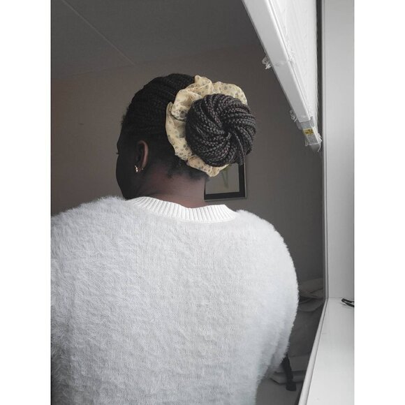 Colorful Organza scrunchies with matching Hairclips, scrunchies and hairclip - Picture 9 of 10